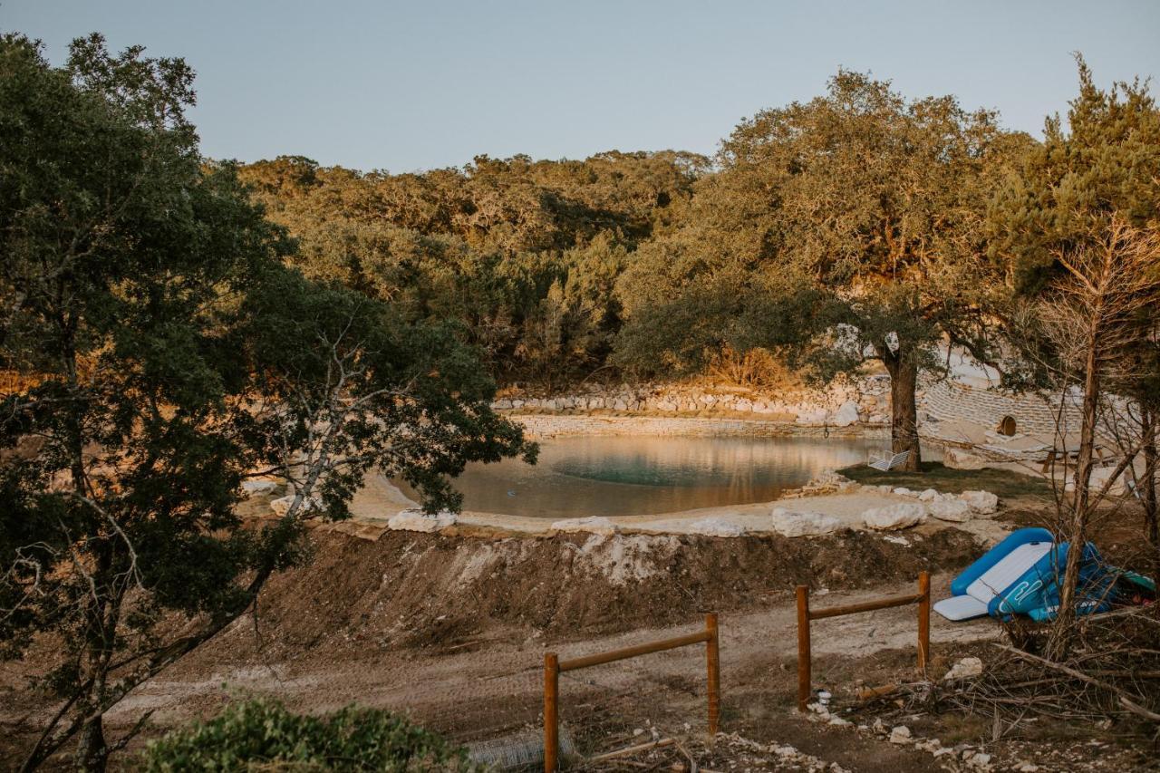 Hummingbird Haus - Hill Country Views On 20 Acres With Firepit Villa Spring Branch Dış mekan fotoğraf